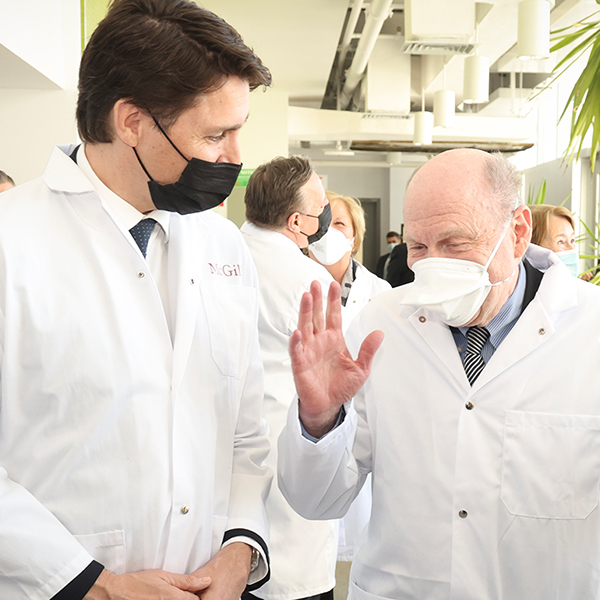 Prime Minister Justin Trudeau and McGill RNA pioneer Nahum Sonenberg (Photo: Owen Egan and Joni Dufour)