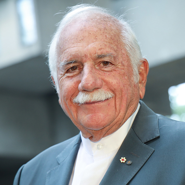 Architect Moshe Safdie at one of his most famous projects, Habitat 67 (Photo: Owen Egan/Joni Dufour)