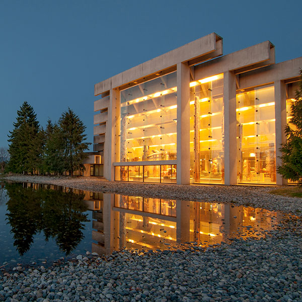 A building with lights on the windows.